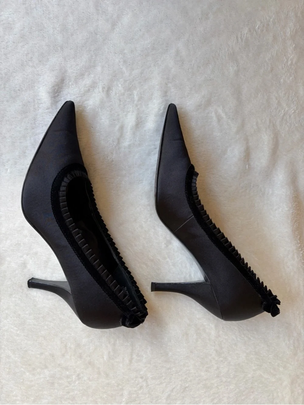 Sam & Libby Black Satin Fabric with Ruffle Trim &  Velvet Accent Pumps Size 8.5M